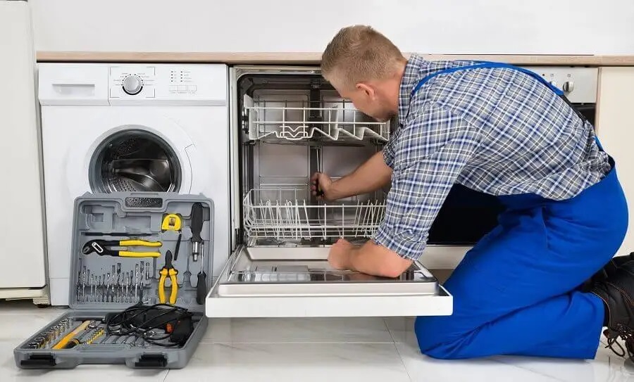 Fatih Hotpoint servisi teknisyen ekibi beyaz eşya tamiri yaparken